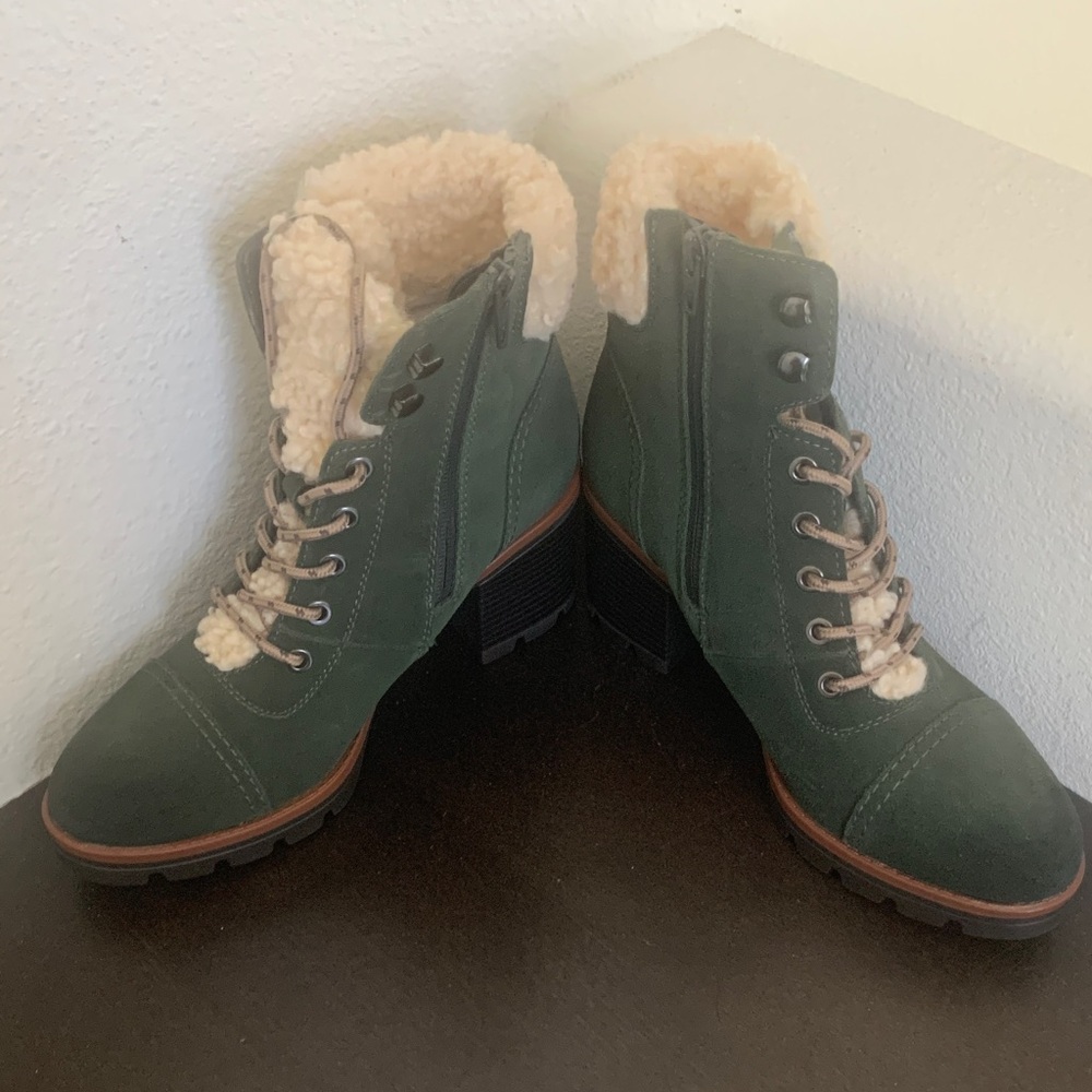 NWOT Naturalizer Green Lace-Up & zipper Hiking Boots with Shearling.